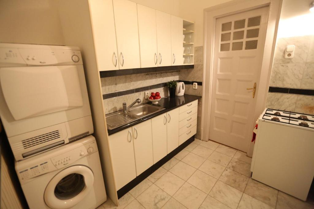 D.Five Classic Luxury Apartment بودابست الغرفة الصورة